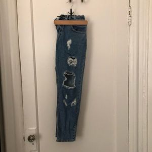 BNWT F21 boyfriend fit ripped jeans